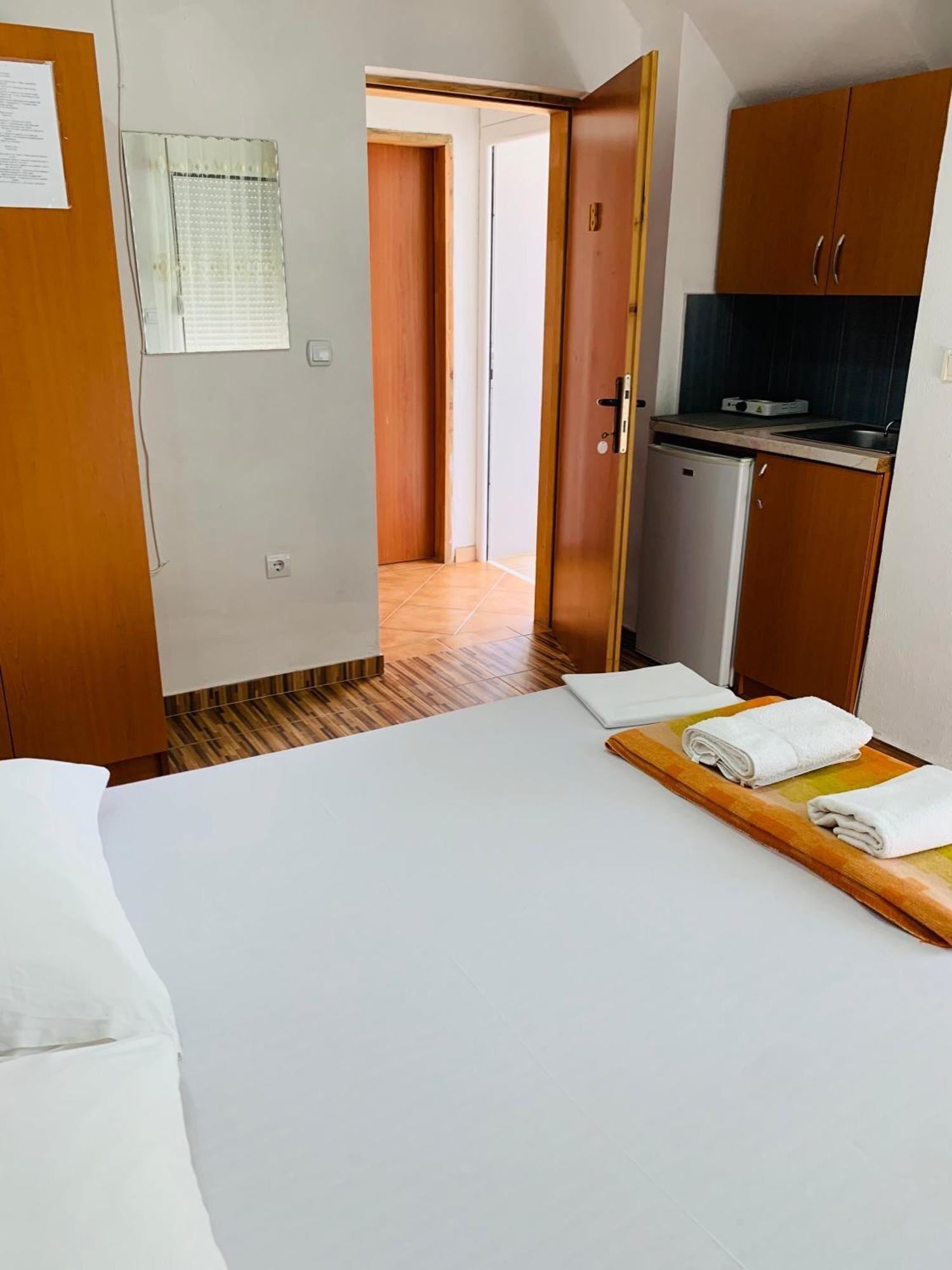 Apartments Delfin Улцинь Екстер'єр фото